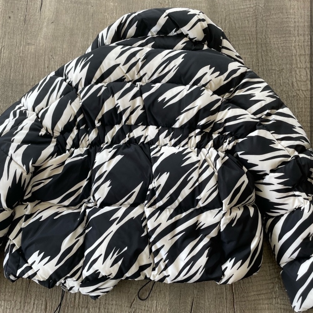 Saks Potts Black and White Down Star Puffer Jacket - Picture 3 of 3